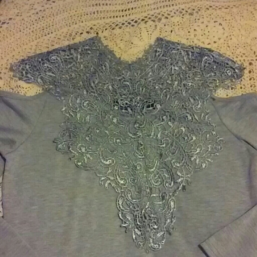 Yoins Lace Cold-ShoulderTop - Picture 2 of 6
